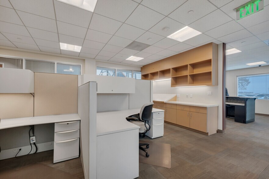 More Photos Of 855-865 Aviation Dr, Camarillo Airplane Hangar For Lease