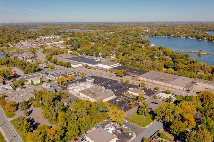 More Photos Of 5217-5241 Shoreline Dr, Mound Freestanding For Lease