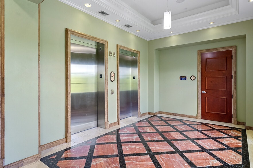 More Photos Of 7065 Westpointe Blvd, Orlando Loft Creative Space For Lease