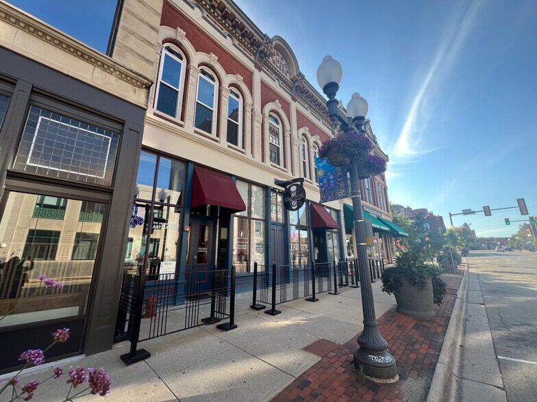 More Photos Of 420 E State St, Rockford Storefront Retail Office For Lease
