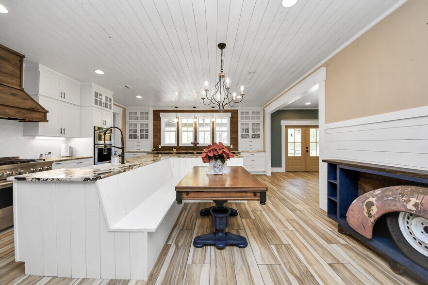 More Photos Of 17188 Highway 321, Dayton Specialty For Sale