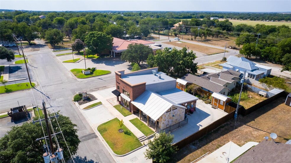 More Photos Of 301 E Brown St, San Saba Freestanding For Sale