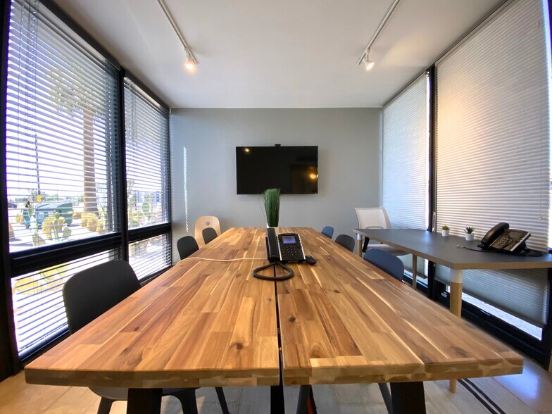 More Photos Of 4331 N 12th St, Phoenix Office Residential For Lease