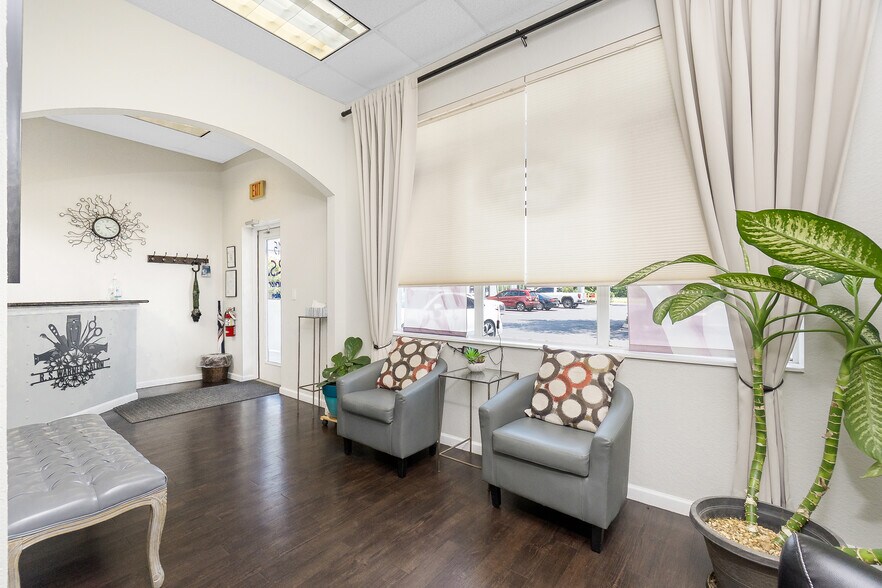 More Photos Of 20020 Veterans Blvd, Port Charlotte Office For Lease