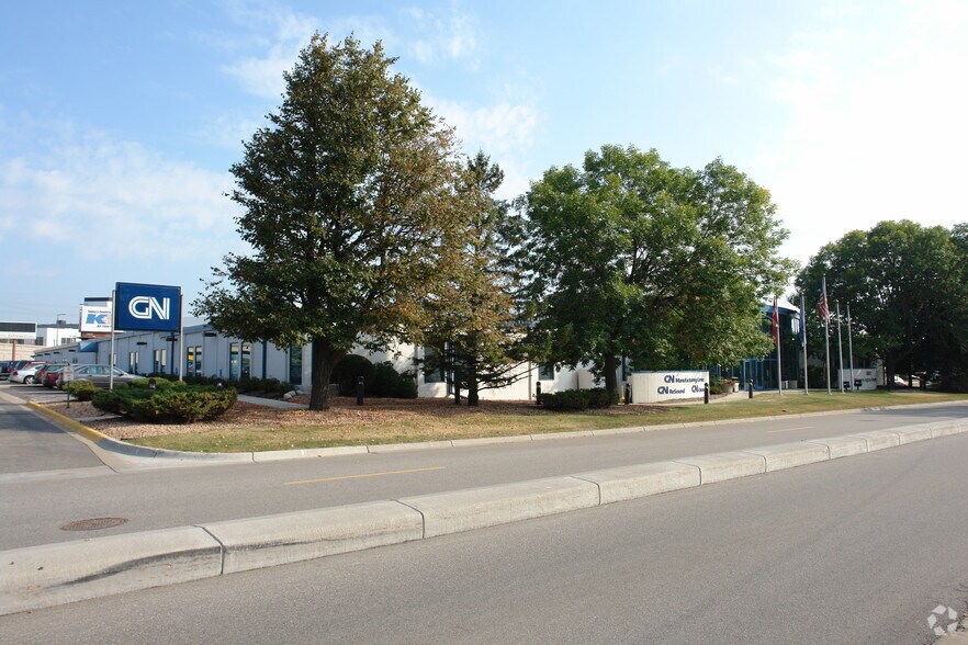 More Photos Of 8001 E Bloomington Fwy, Bloomington Manufacturing For Lease
