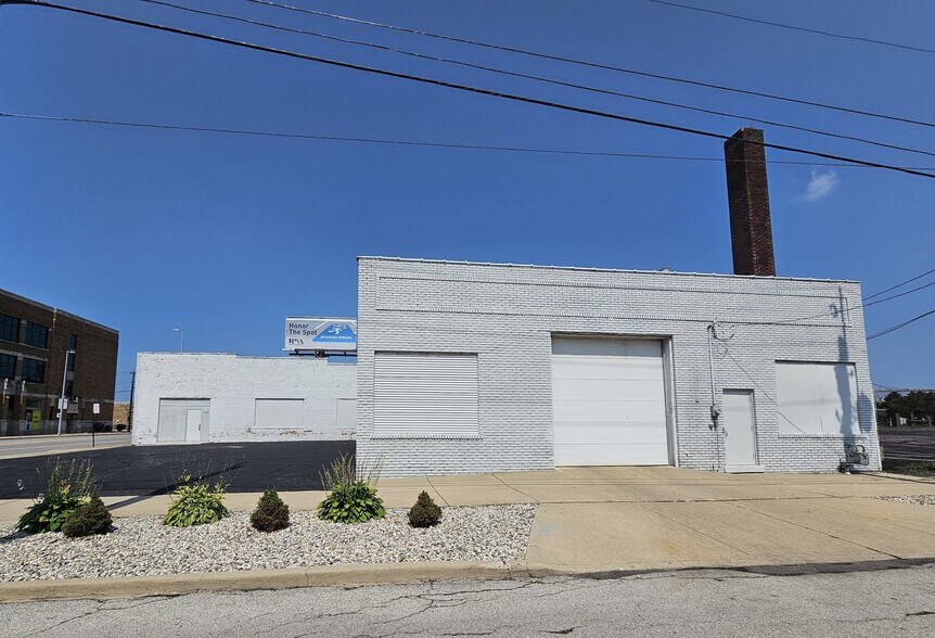More Photos Of 1502 Monroe St, Toledo Warehouse For Lease