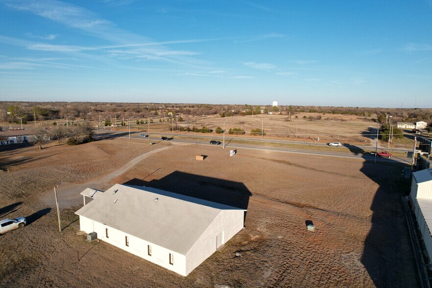 More Photos Of 4925 North Hwy 81, Duncan Flex For Lease