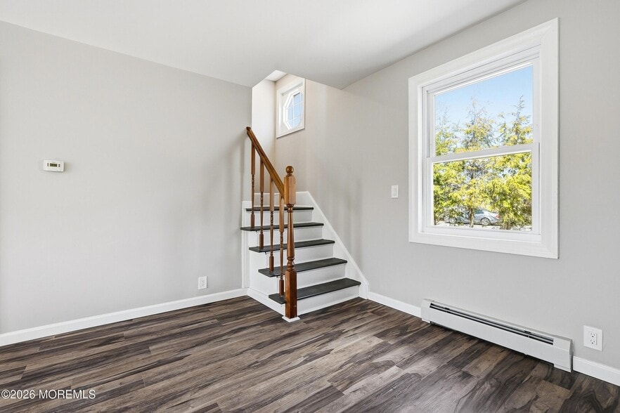 More Photos Of 75 Main St, Waretown Flex For Sale