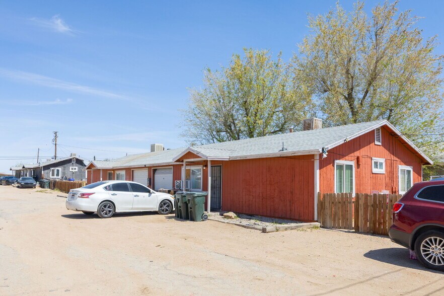 More Photos Of 12023 Chamberlaine Way, Adelanto Apartments For Sale