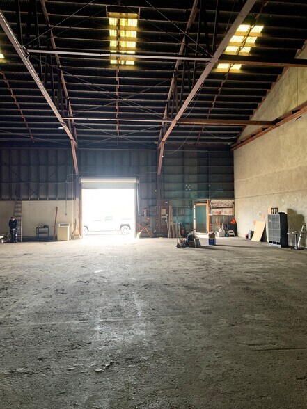 More Photos Of 2010 E Tyler Ave, Fresno Warehouse For Sale