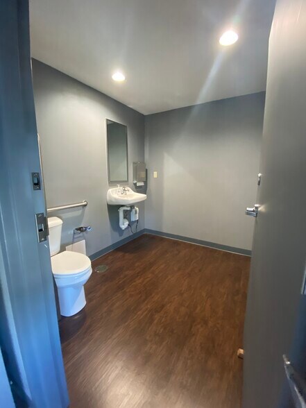 More Photos Of 111 E Commercial St, Broken Arrow Loft Creative Space For Lease