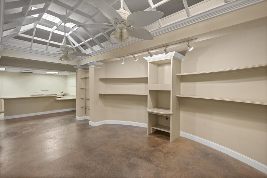 More Photos Of 1211 SW 17th St, Ocala Freestanding For Lease