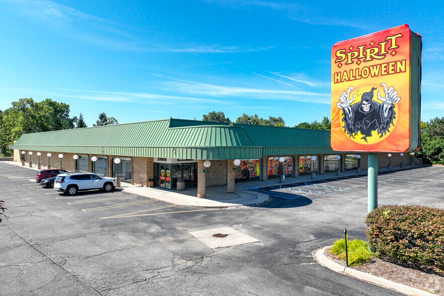 More Photos Of 29905 7 Mile Rd, Livonia Freestanding For Sale