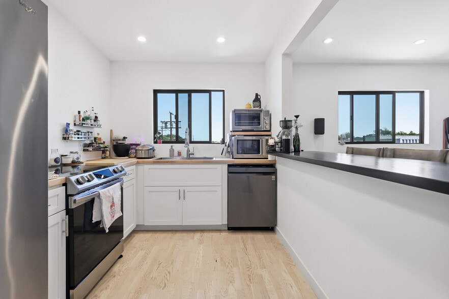 More Photos Of 1040 251st St, Harbor City Industrial For Sale