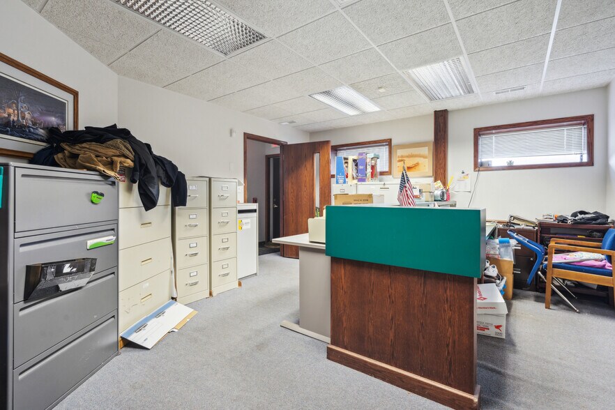 More Photos Of 305 E San Marnan Dr, Waterloo Medical For Sale