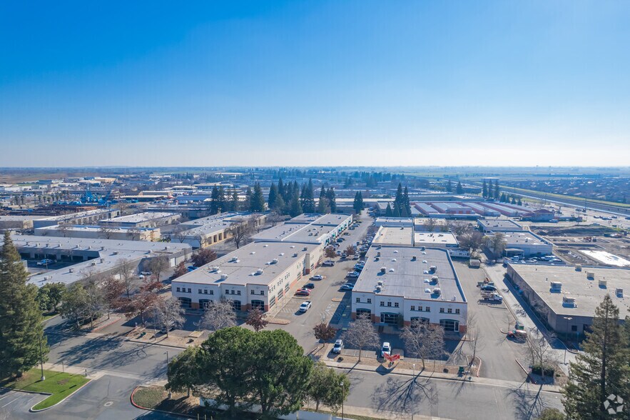 More Photos Of 11280 Sanders Dr, Rancho Cordova Warehouse For Lease