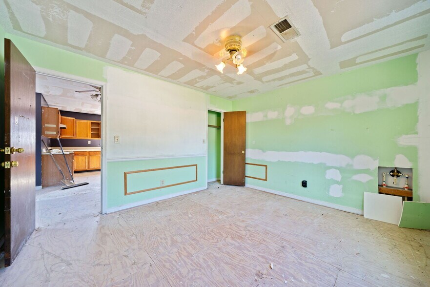 More Photos Of 341 Candler Rd, Atlanta Freestanding For Sale