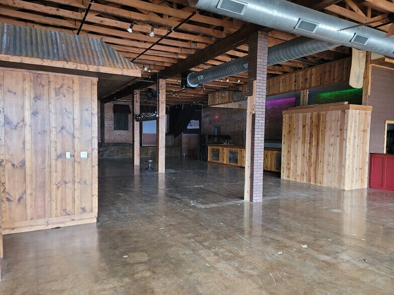 More Photos Of 532 Main St, Garland Restaurant For Lease