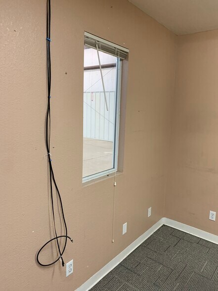 More Photos Of 12708 Montana Ave, El Paso Warehouse For Lease
