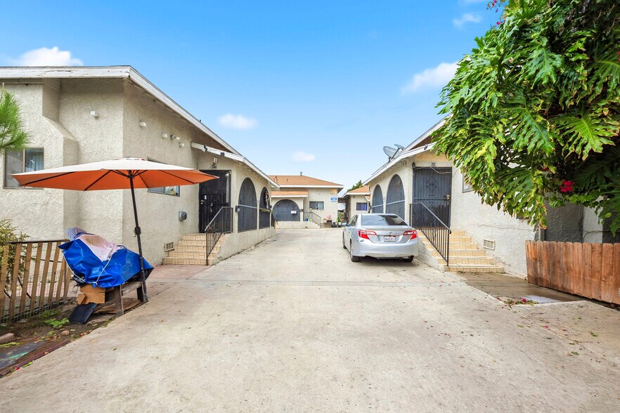 More Photos Of 917 E 40th Pl, Los Angeles Multifamily For Sale