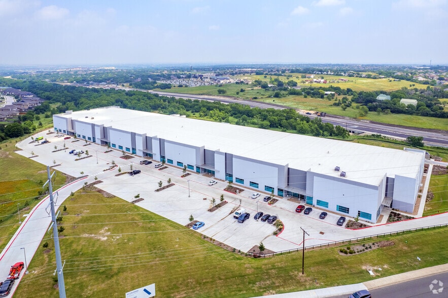 More Photos Of 2700 Louis Henna Blvd, Round Rock Warehouse For Lease