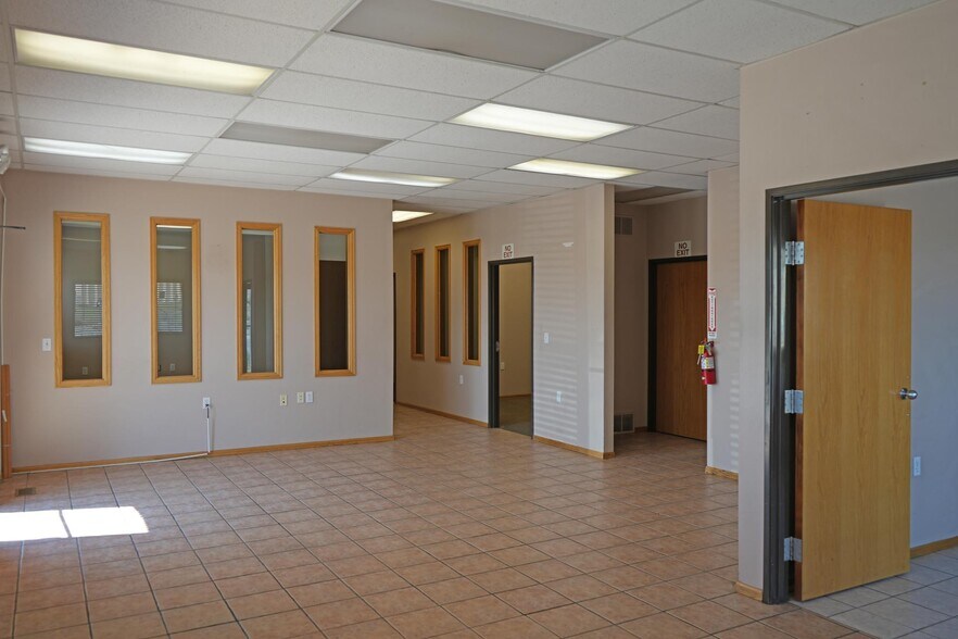 More Photos Of 1833 E Platteville Blvd, Pueblo West Flex For Lease