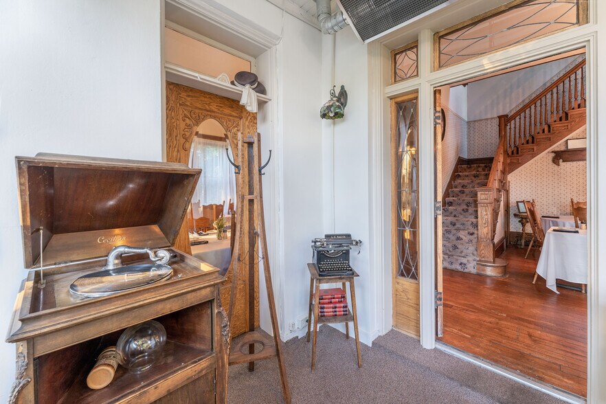 More Photos Of 189 S Vernal Ave, Vernal General Retail For Sale