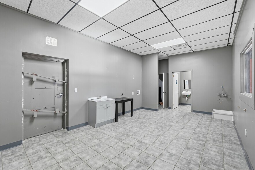 More Photos Of 1223 US-412, Siloam Springs Storefront For Lease