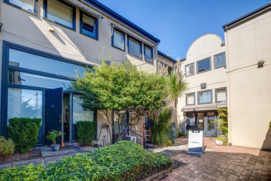 More Photos Of 2711 E Madison St, Seattle Storefront Retail Office For Sale