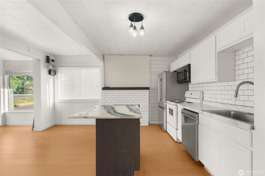 More Photos Of 4705 Pacific Way, Seaview Freestanding For Sale