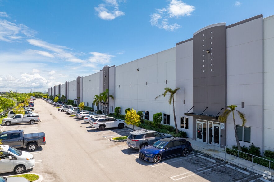 More Photos Of 8565 W 44th Ave, Hialeah Warehouse For Lease