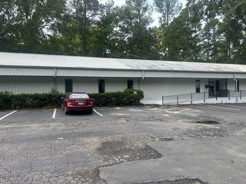 More Photos Of 120 Kaminer Way Pky, Columbia Light Distribution For Sale
