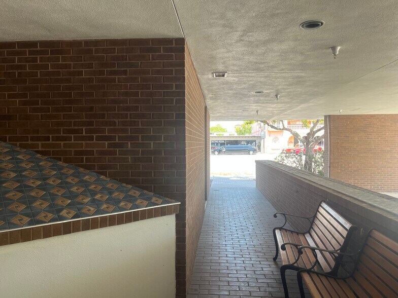 More Photos Of 420 Tamiami Trl S, Venice Medical For Sale