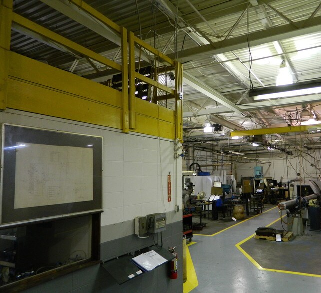 More Photos Of 9910 Airport Dr, Fort Wayne Manufacturing For Sale
