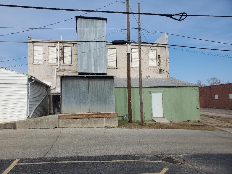 More Photos Of 507 Broadway St, Okemah Department Store For Sale