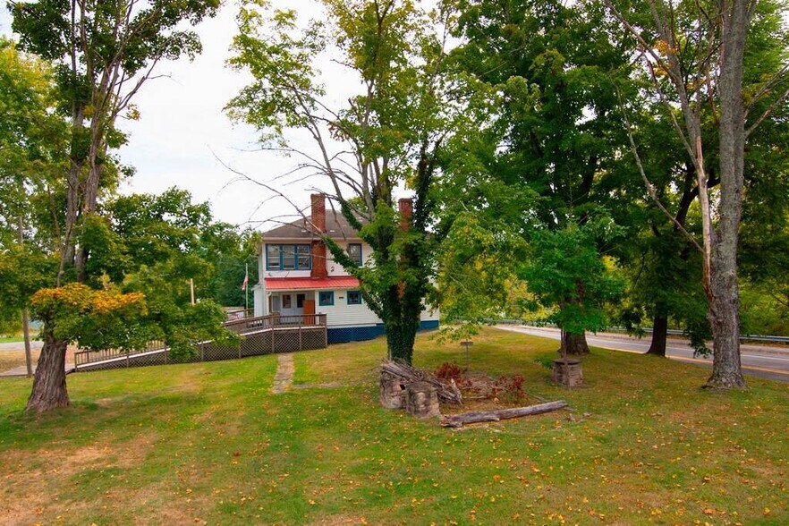 More Photos Of 101 Davis st, Alderson Freestanding For Sale