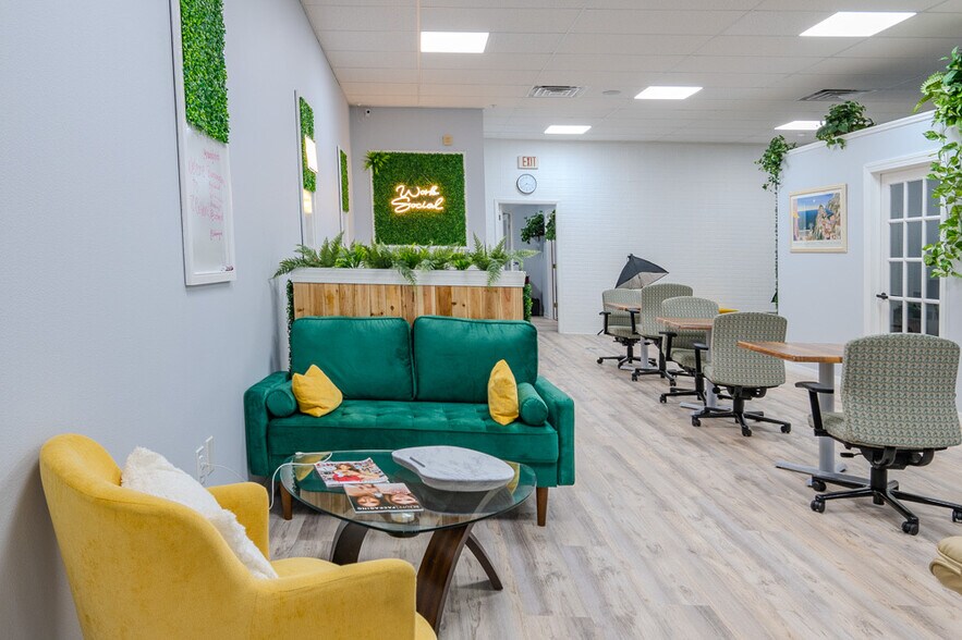 Primary Photo Of 642-660 SW Port St Lucie Blvd, Port Saint Lucie Coworking Space