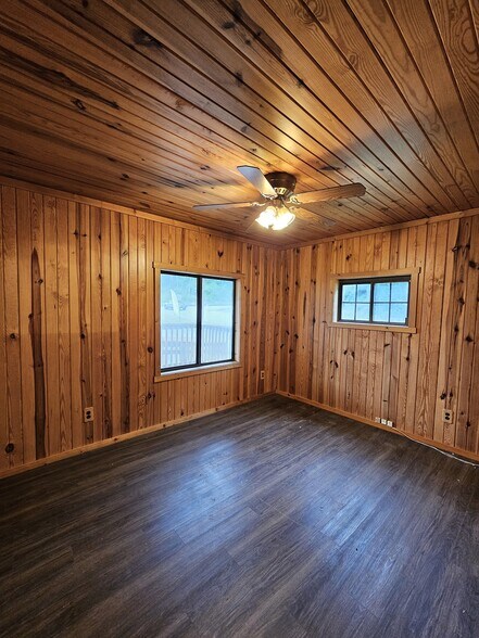 More Photos Of 513 PA-492, New Milford Office Residential For Lease