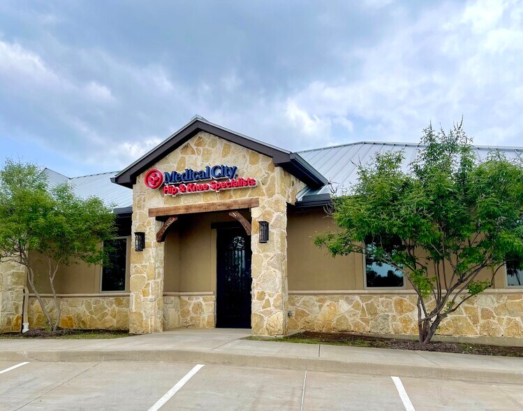 More Photos Of 255 W Lebanon, Frisco Medical For Lease