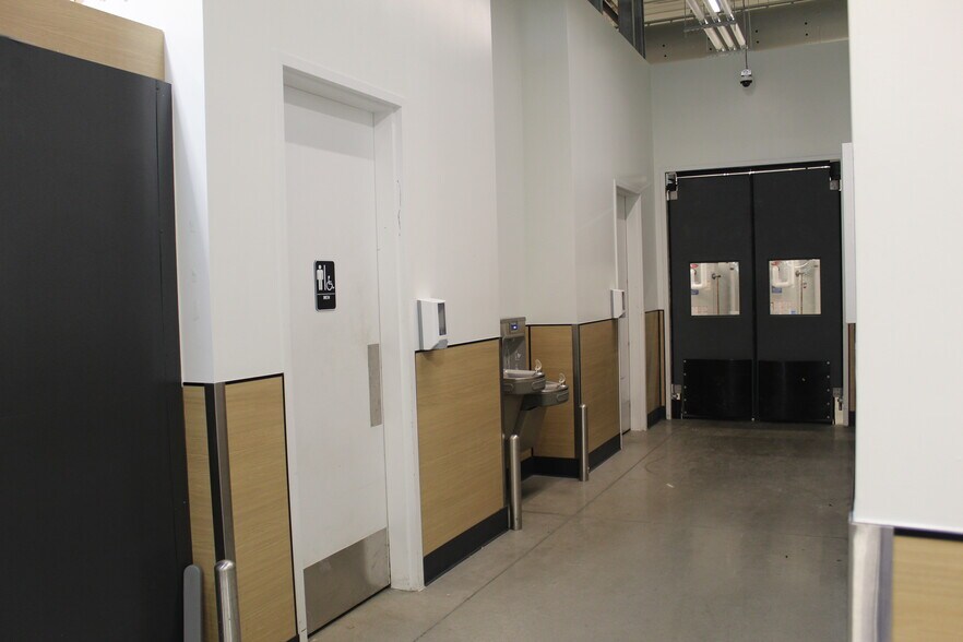 More Photos Of 6711 Ritchie Hwy, Glen Burnie General Retail For Lease