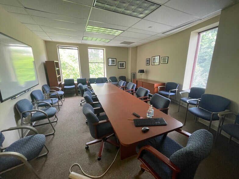 More Photos Of 3109 Forbes Ave, Pittsburgh Medical For Lease