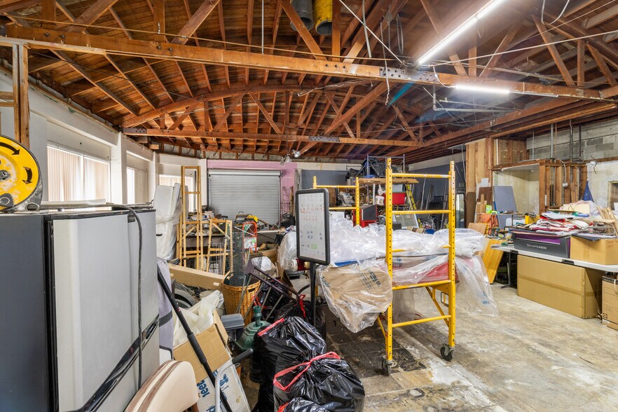 More Photos Of 434 3rd St, Long Beach Distribution For Sale