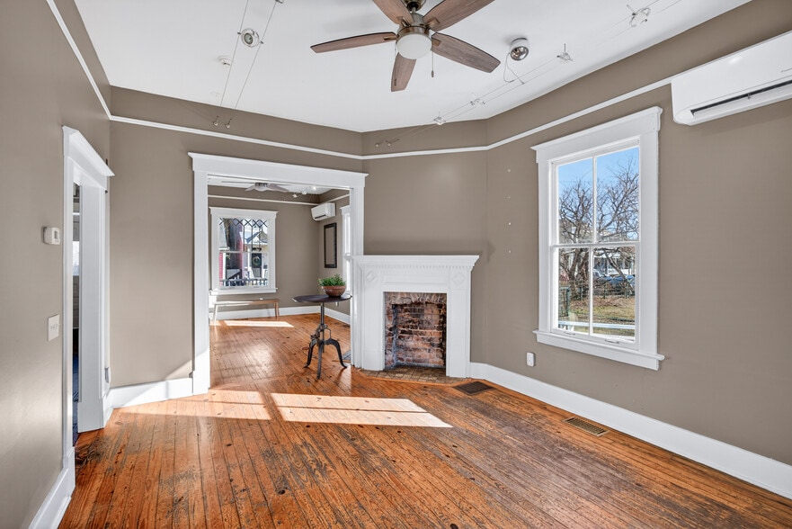 More Photos Of 11 E 41st St, Savannah Storefront Retail Residential For Sale