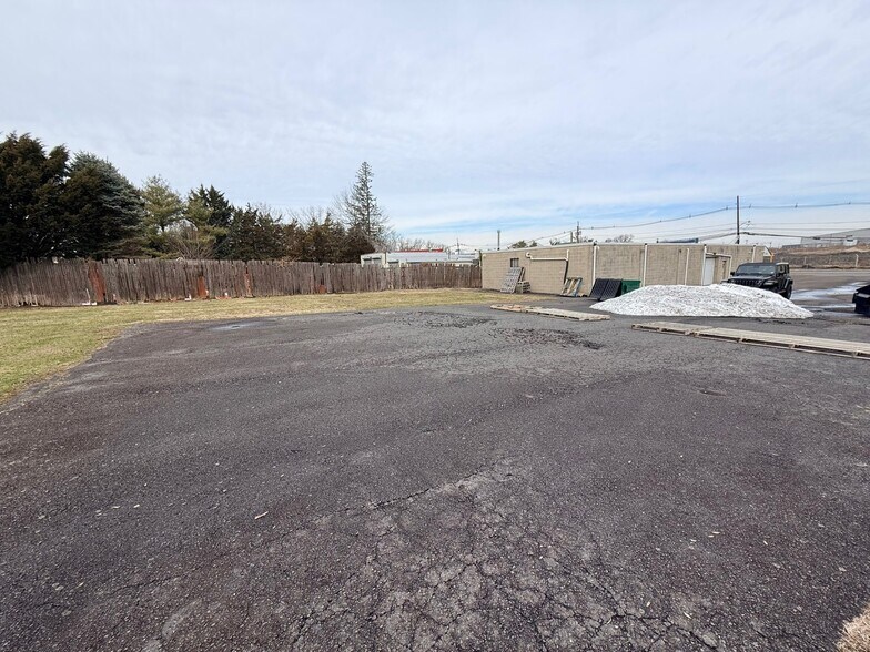 More Photos Of 1525 Parkway Ave, Trenton Manufacturing For Lease