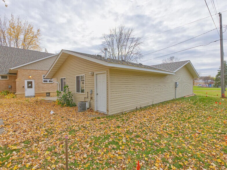 More Photos Of 410 1st St N, Winsted Office For Sale