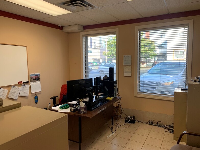 More Photos Of 817 Fisgard St, Victoria Storefront Retail Office For Sale