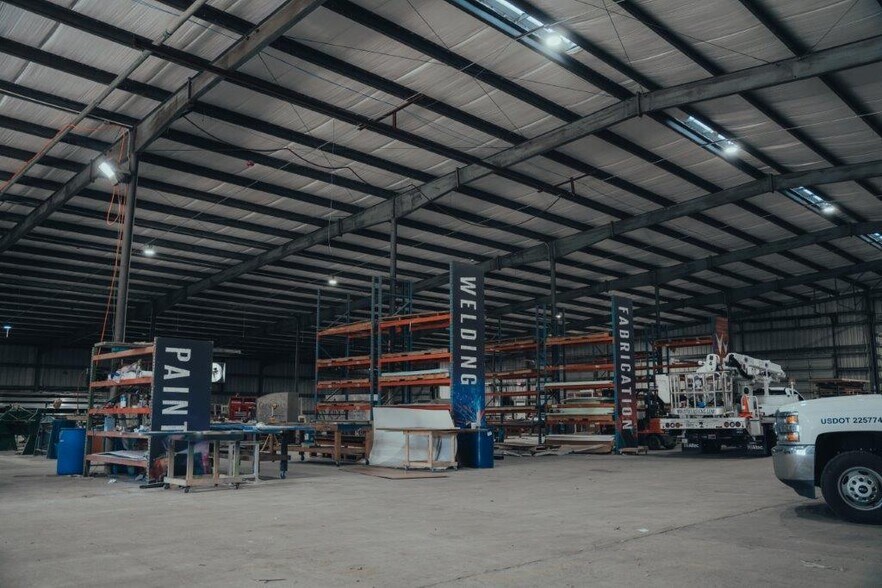 More Photos Of 91 S College St, Statesboro Warehouse For Lease