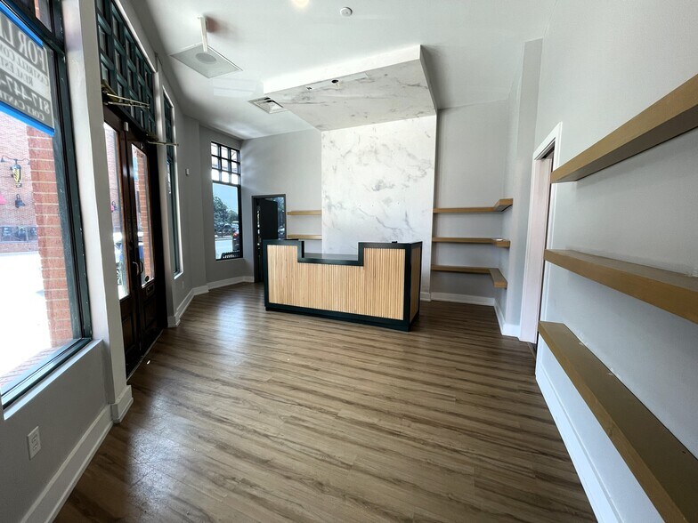 More Photos Of 120 S Main St, Grapevine Storefront Retail Office For Lease