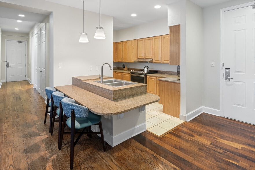 More Photos Of 100 S North Carolina Ave, Atlantic City Hotel For Sale