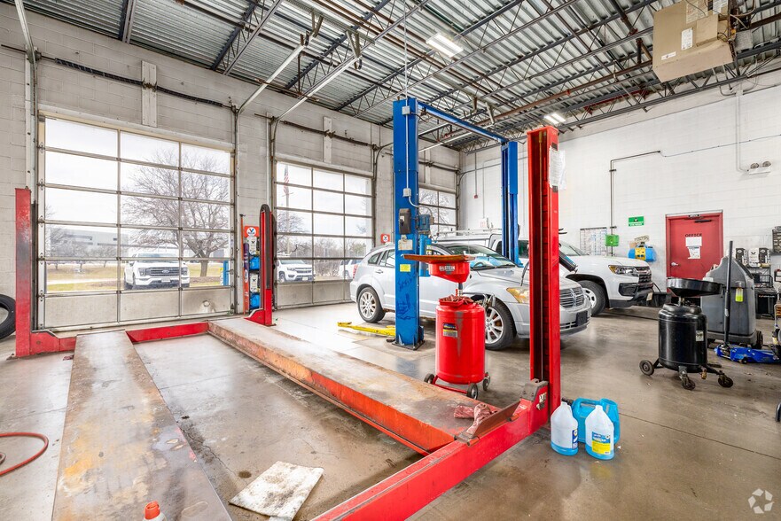 More Photos Of 524-530 W Grand Ave, Elmhurst Auto Repair For Sale